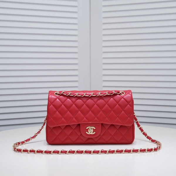 シャネルバッグ正面デザイン